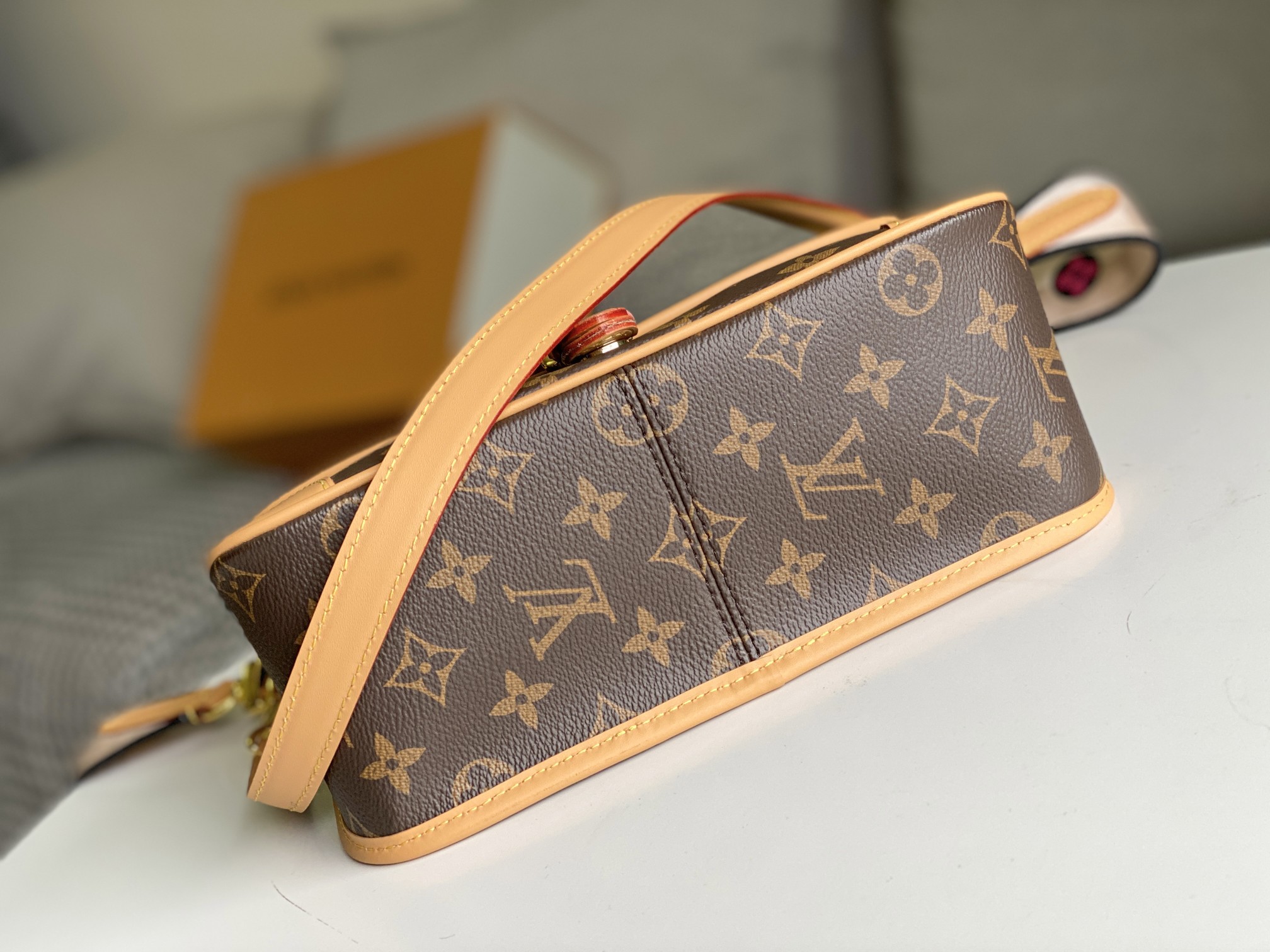 Replica Louis Vuitton Diane M45985 - Image 4