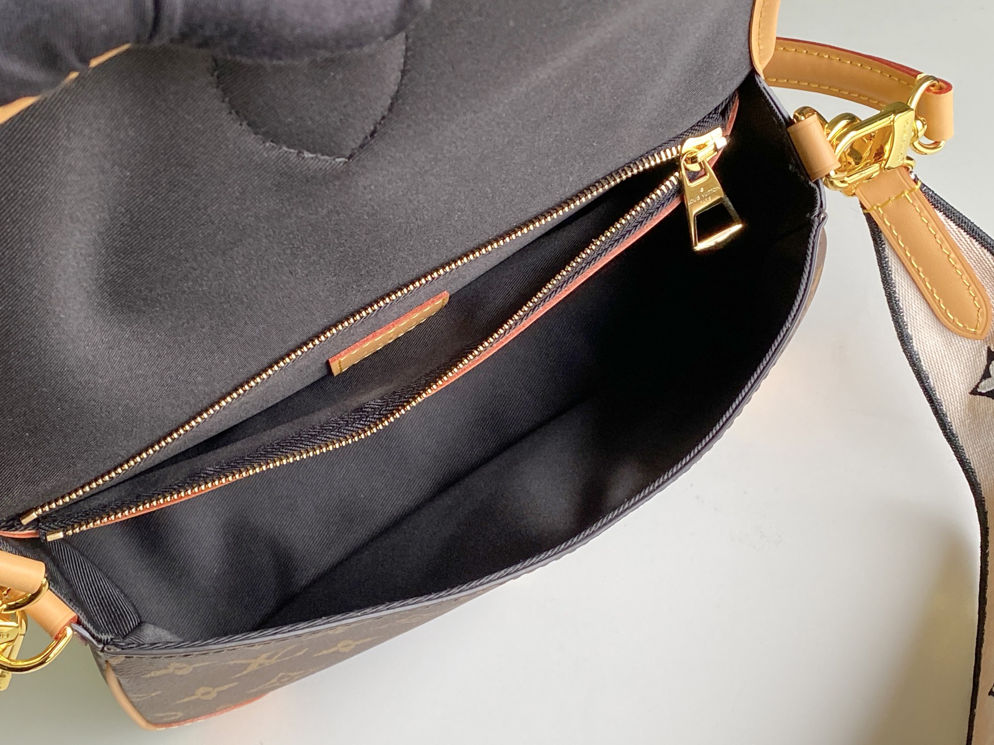 Replica Louis Vuitton Diane M45985 - Image 8