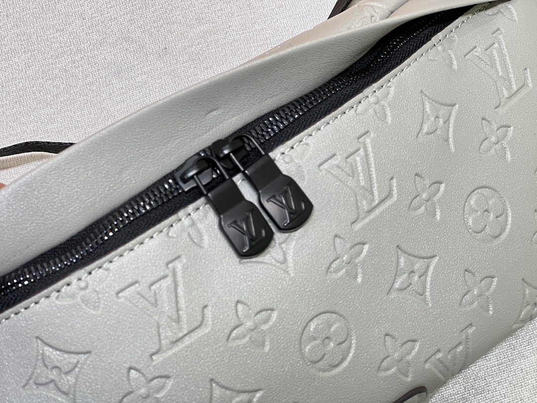 Replica Louis Vuitton Discovery Bumbag Pm Grey - Image 3