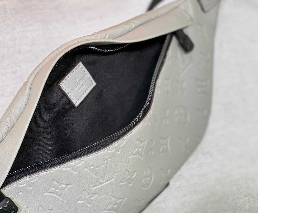 Replica Louis Vuitton Discovery Bumbag Pm Grey - Image 6