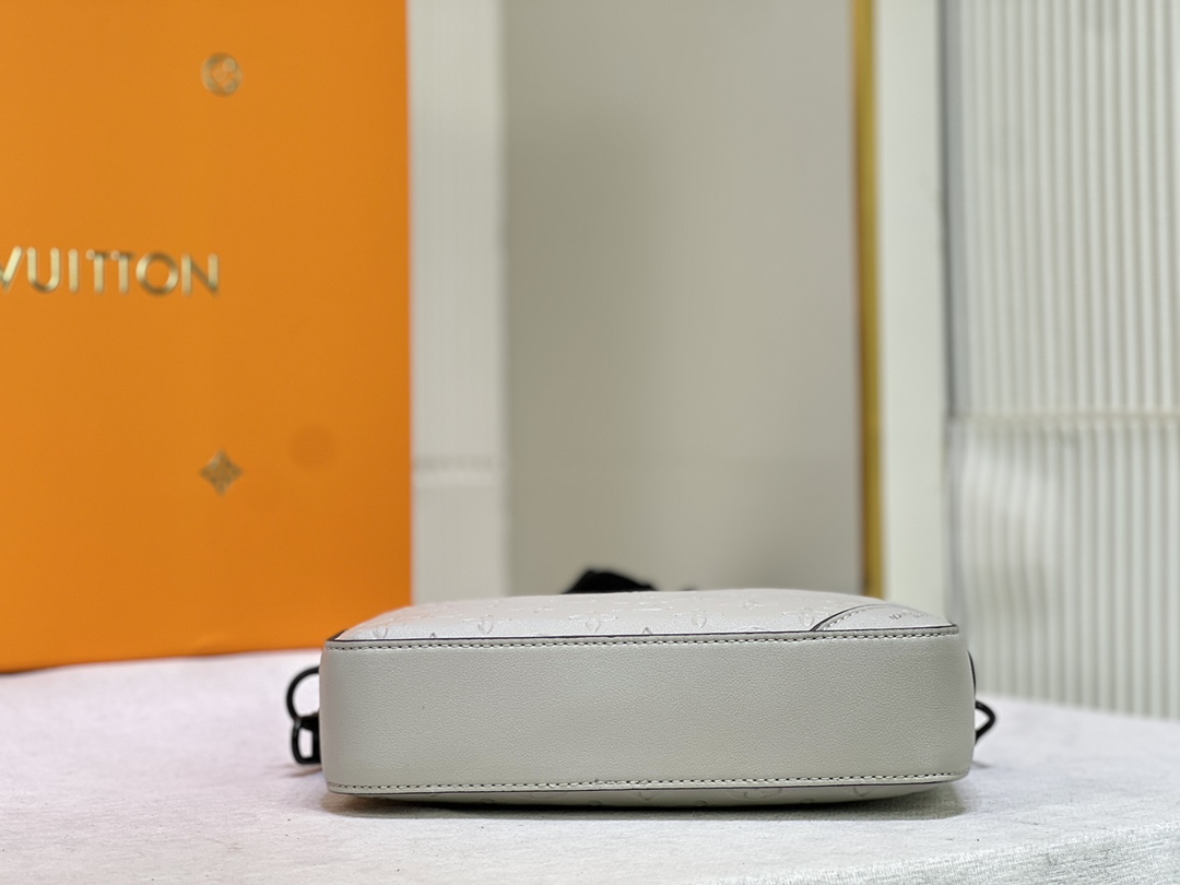 Replica Louis Vuitton Duo Messenger - Image 5