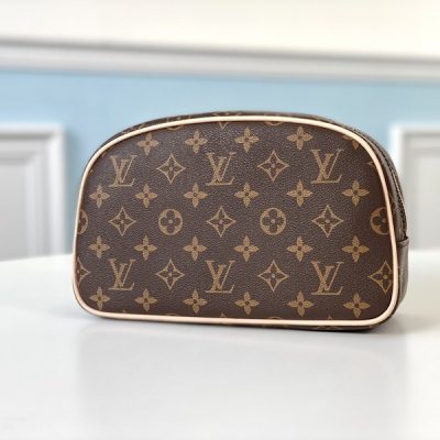 Replica Louis Vuitton Toiletry Bag 25 M47527
