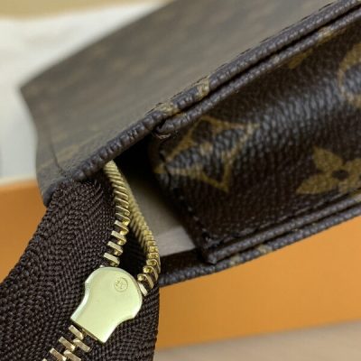 Alternative view of Replica Louis Vuitton Toiletry Pouch 26 M47542