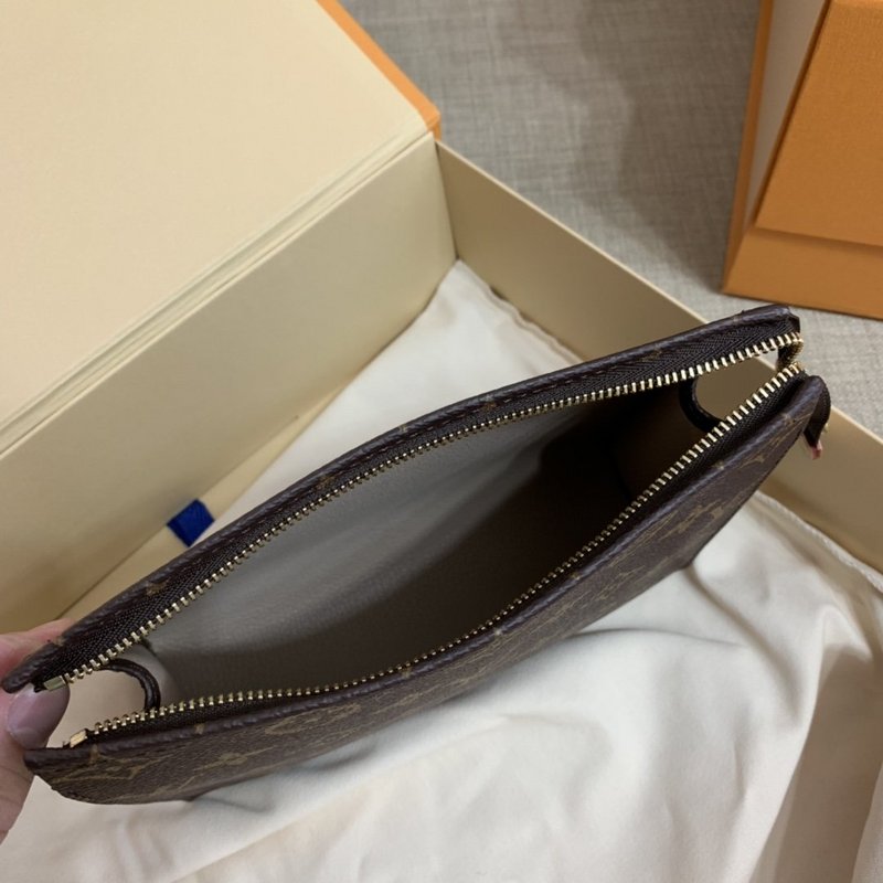 Replica Louis Vuitton Toiletry Pouch 19 M47544 - Image 3