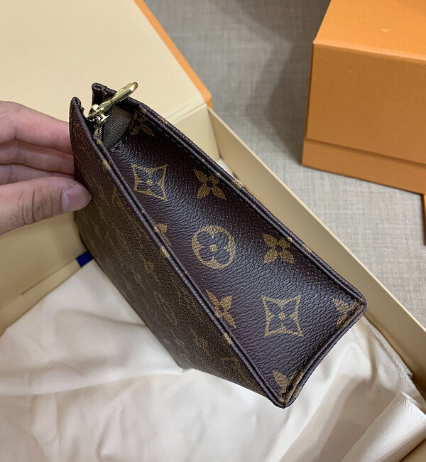 Replica Louis Vuitton Toiletry Pouch 19 M47544 - Image 8