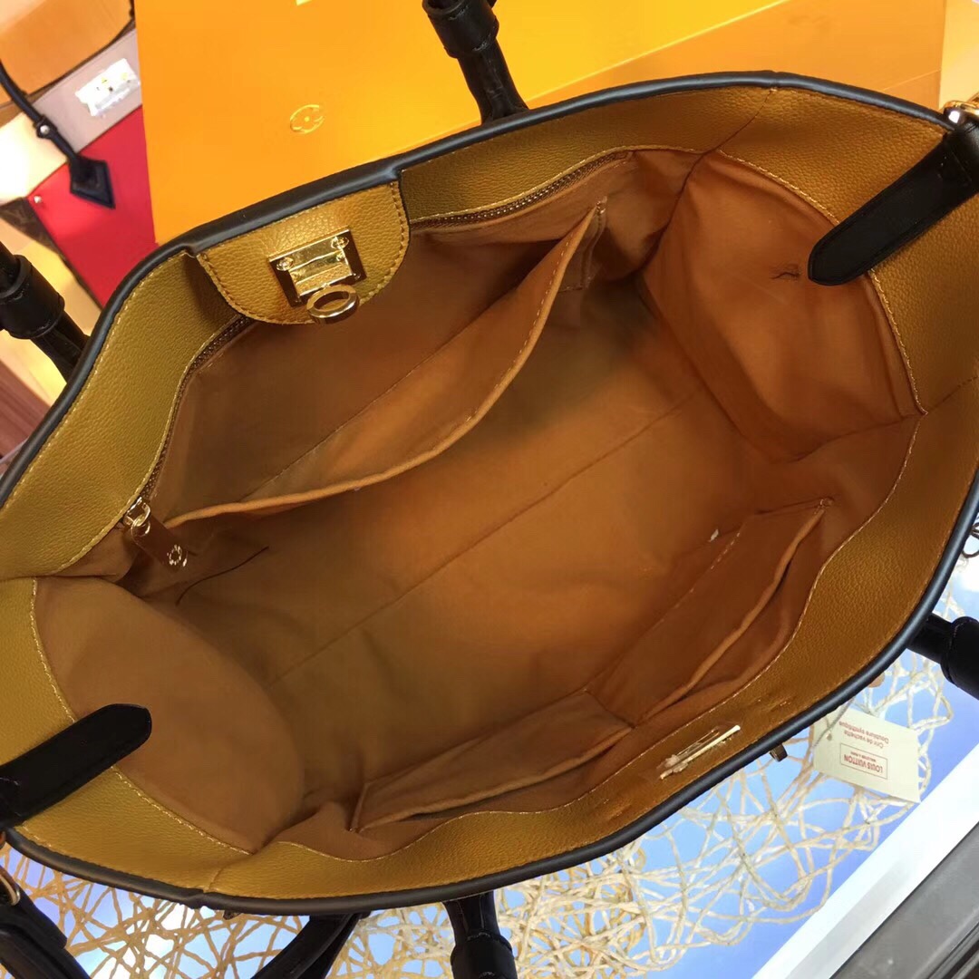 Replica Louis Vuitton On My Side M53823 - Image 2