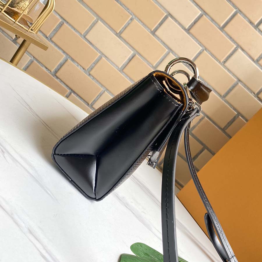 Replica Louis Vuitton Pochette Grenelle Black/White/Green - Image 4