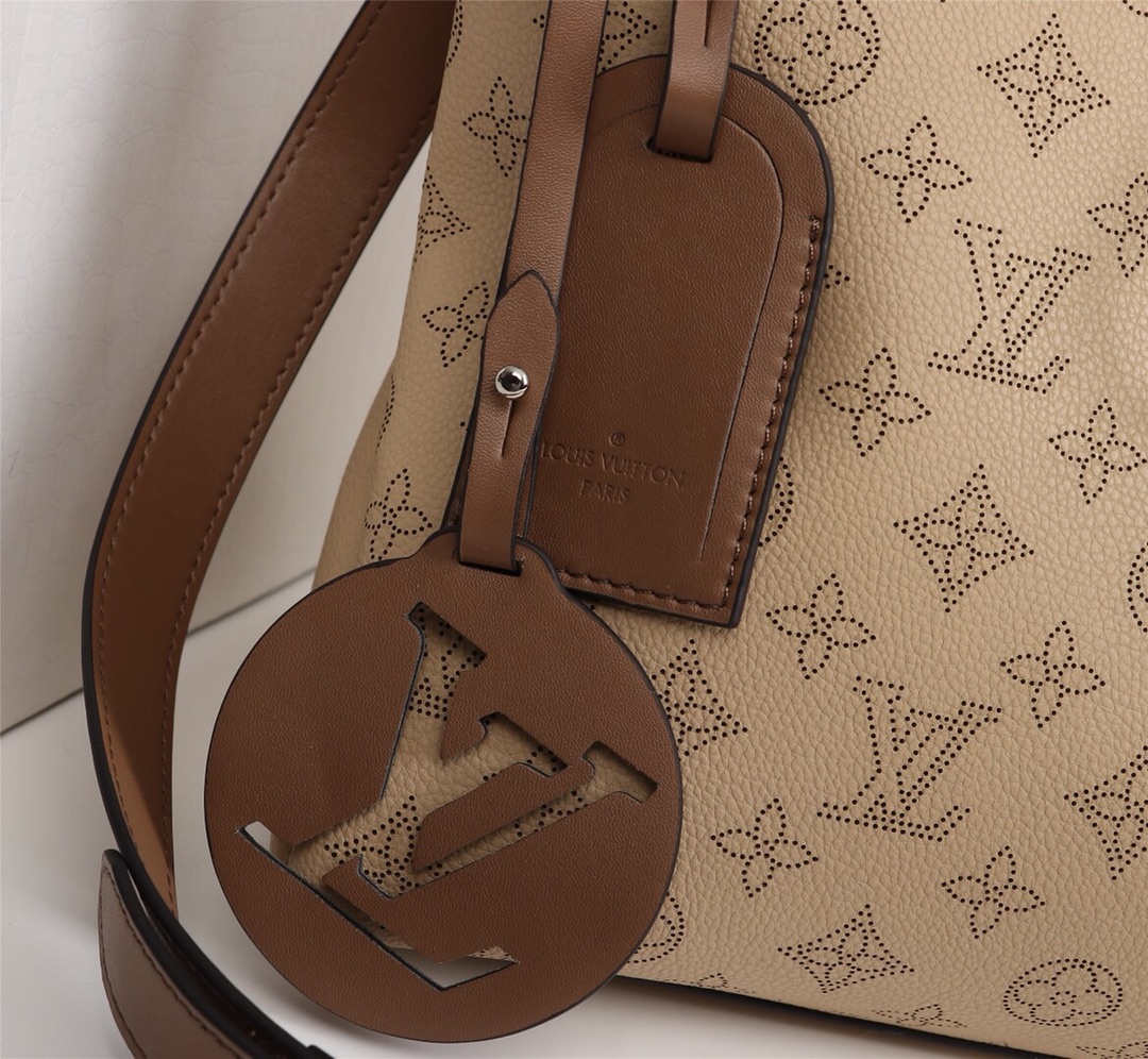 Replica Louis Vuitton Beaubourg Hobo Mm Bag 3 Colors - Image 13