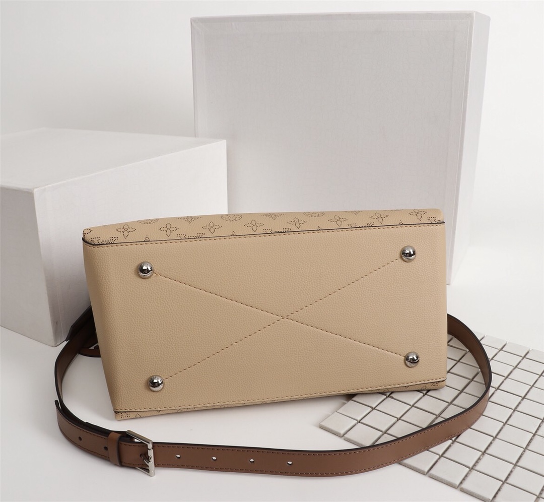 Replica Louis Vuitton Beaubourg Hobo Mm Bag 3 Colors - Image 15