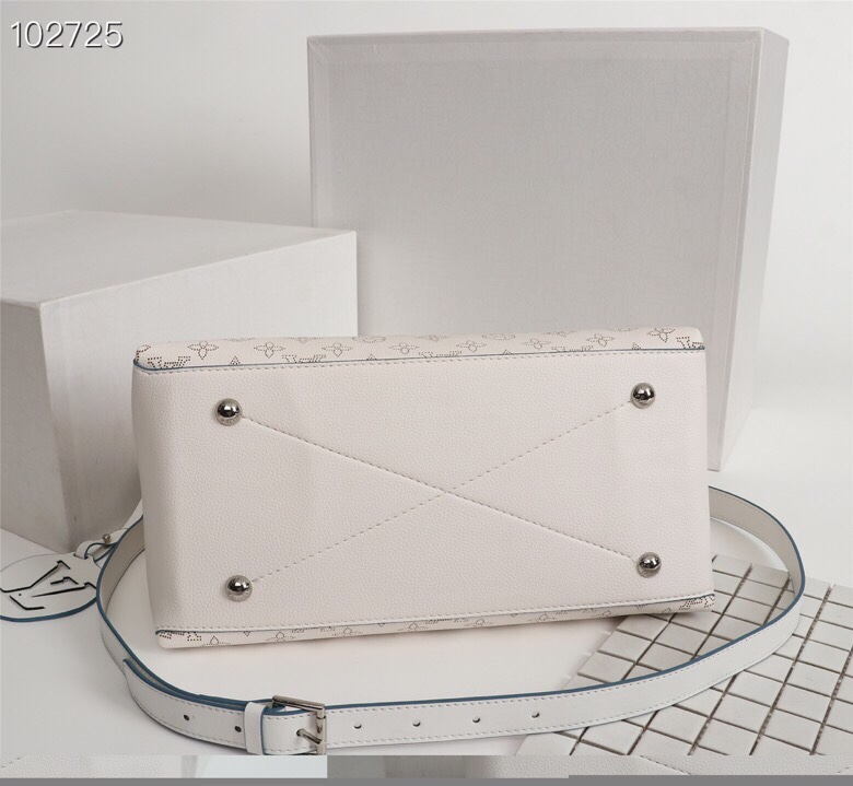 Replica Louis Vuitton Beaubourg Hobo Mm Bag 3 Colors - Image 9