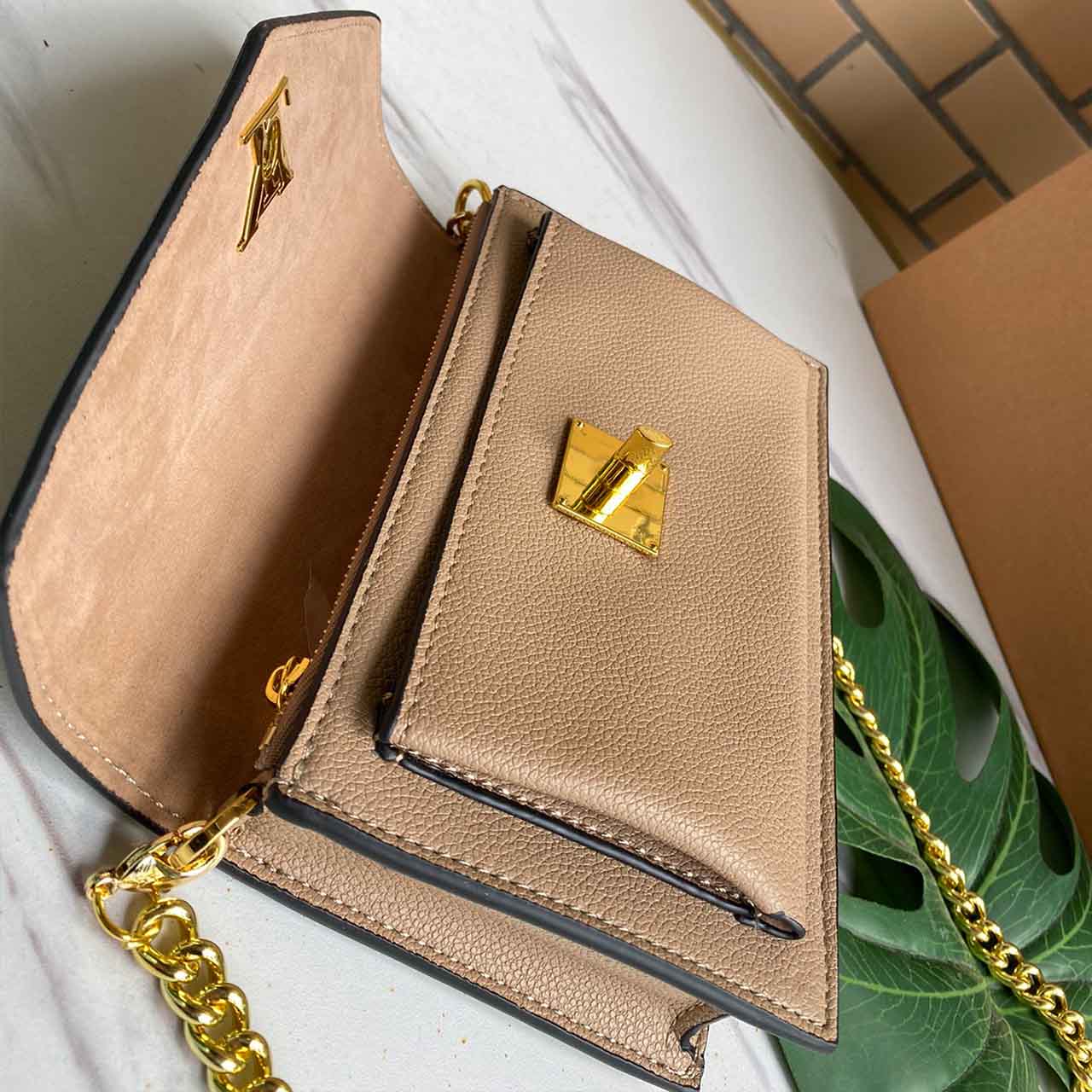 Replica Louis Vuitton Mylockme Chain Bag M56137 Beige/Navy/Pink - Image 9