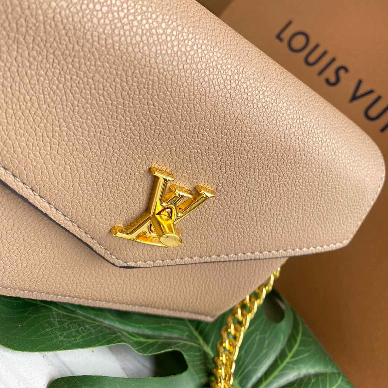 Replica Louis Vuitton Mylockme Chain Bag M56137 Beige/Navy/Pink - Image 8