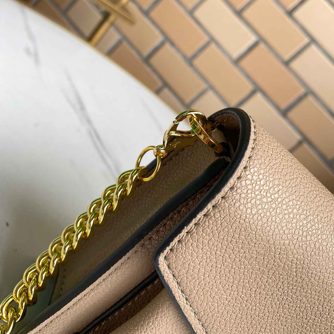 Replica Louis Vuitton Mylockme Chain Bag M56137 Beige/Navy/Pink - Image 7