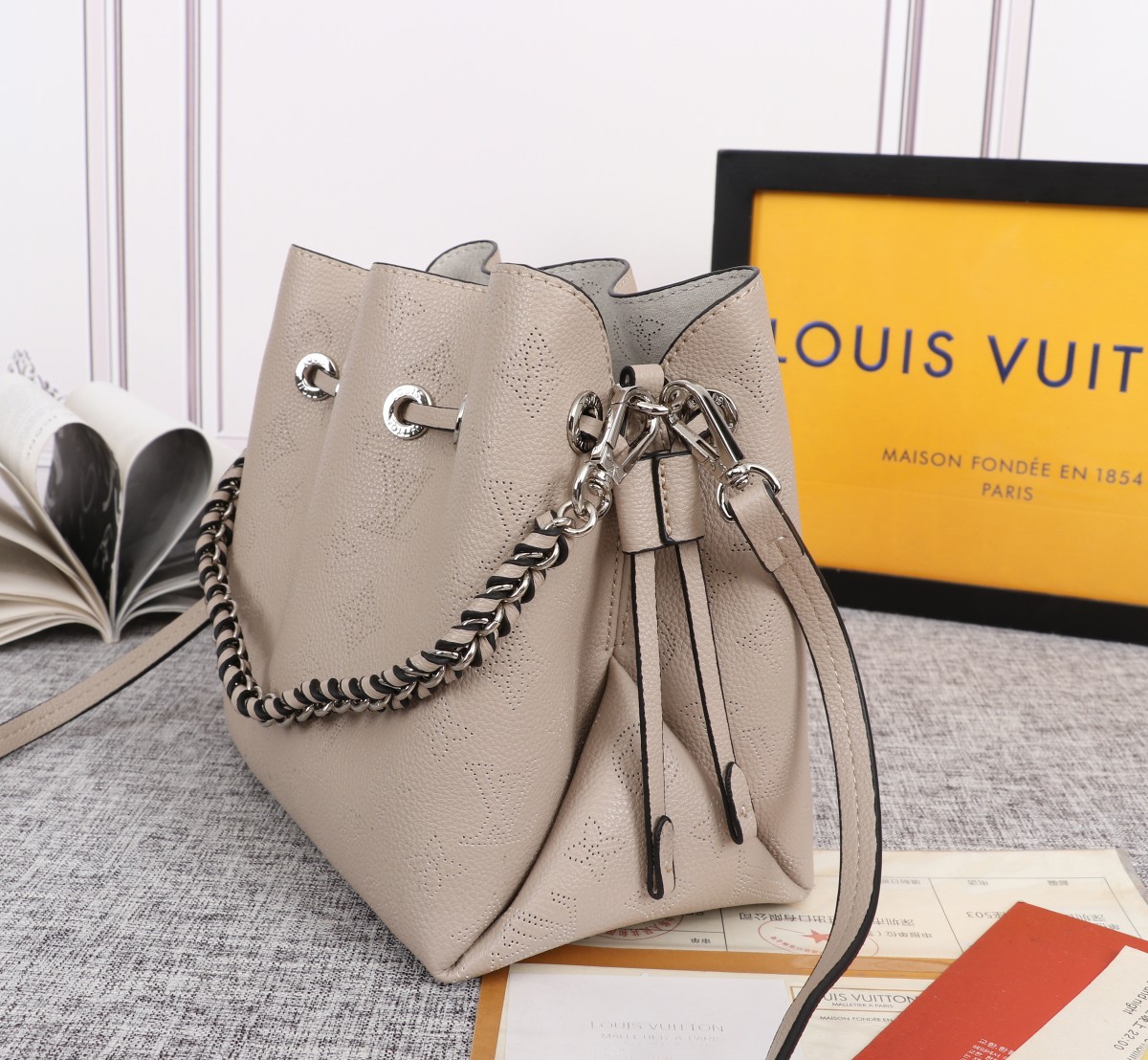 Replica Louis Vuitton Bella Bucket Bag Black/Pink/Grey - Image 15