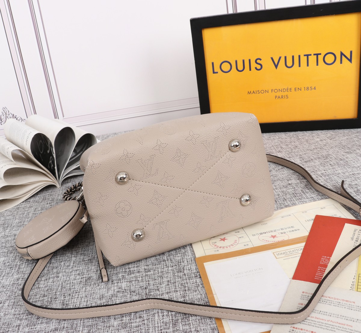 Replica Louis Vuitton Bella Bucket Bag Black/Pink/Grey - Image 16