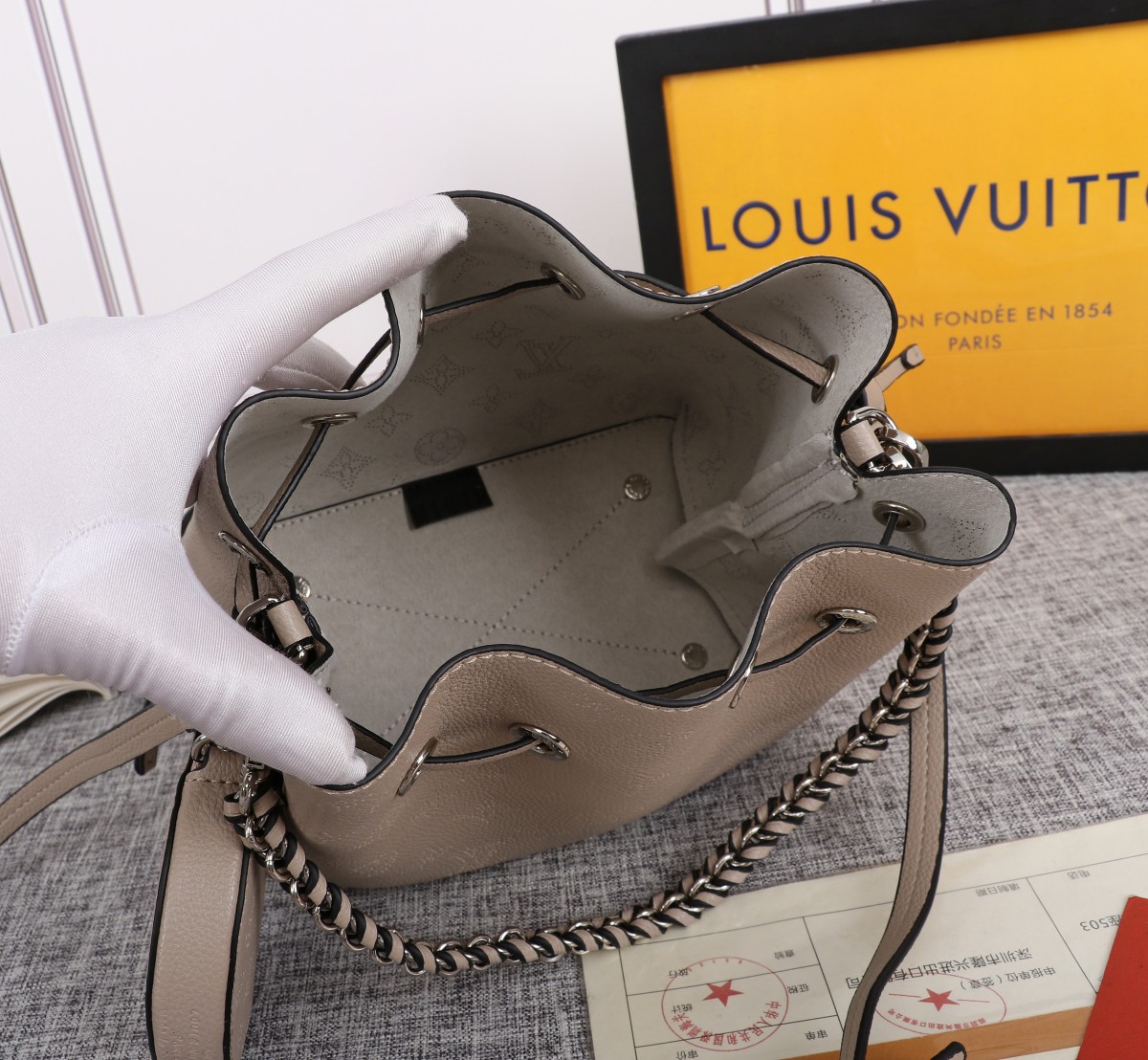 Replica Louis Vuitton Bella Bucket Bag Black/Pink/Grey - Image 17