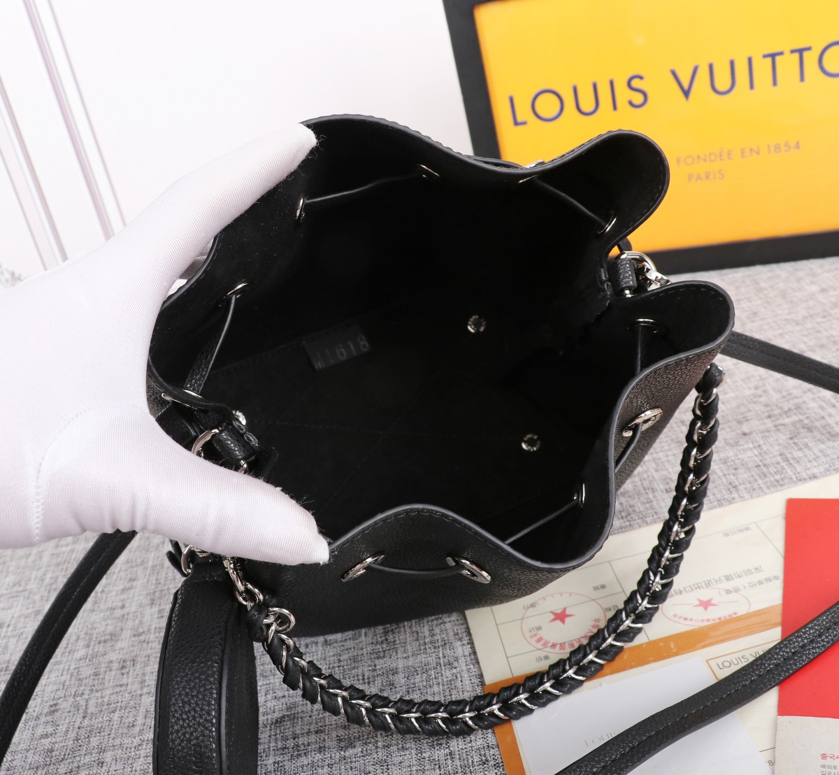 Replica Louis Vuitton Bella Bucket Bag Black/Pink/Grey - Image 5