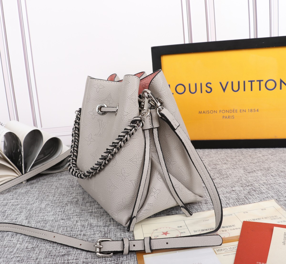 Replica Louis Vuitton Bella Bucket Bag Black/Pink/Grey - Image 7