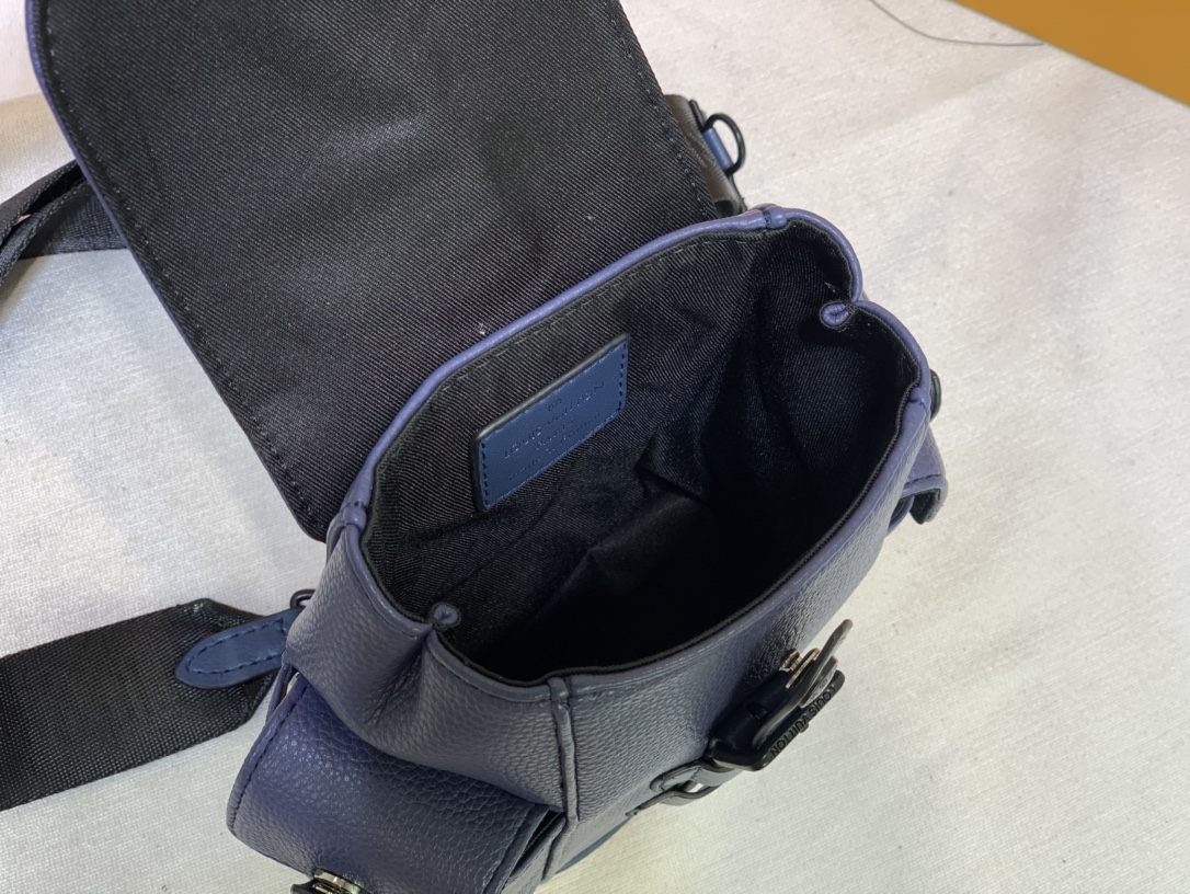 Replica Louis Vuitton Christopher Xs Black/Blue/White - Image 12
