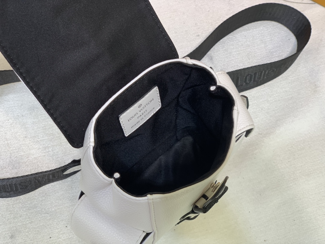 Replica Louis Vuitton Christopher Xs Black/Blue/White - Image 8