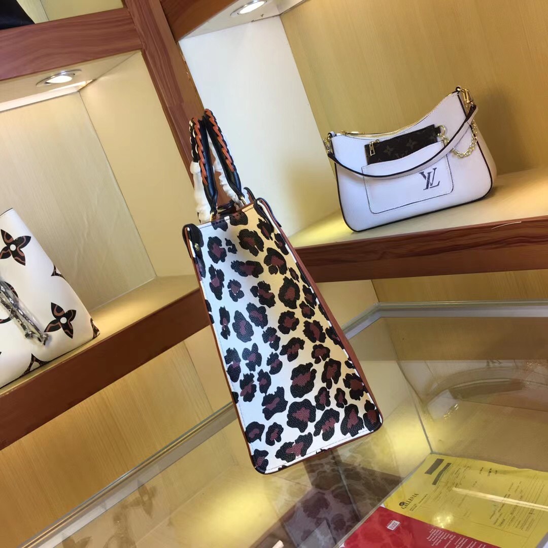 Replica Louis Vuitton Leopard-Print Sides Onthego Black/Brown - Image 7