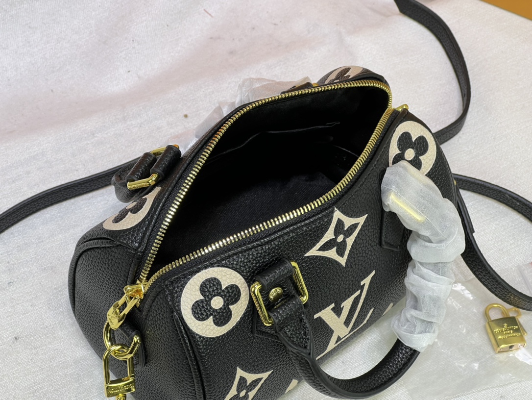 Replica Louis Vuitton Speedy Bandouliere 20 M58953 - Image 13