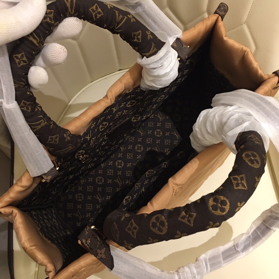 Replica Louis Vuitton Onthego Gm Tote Bag- Beige - Image 7