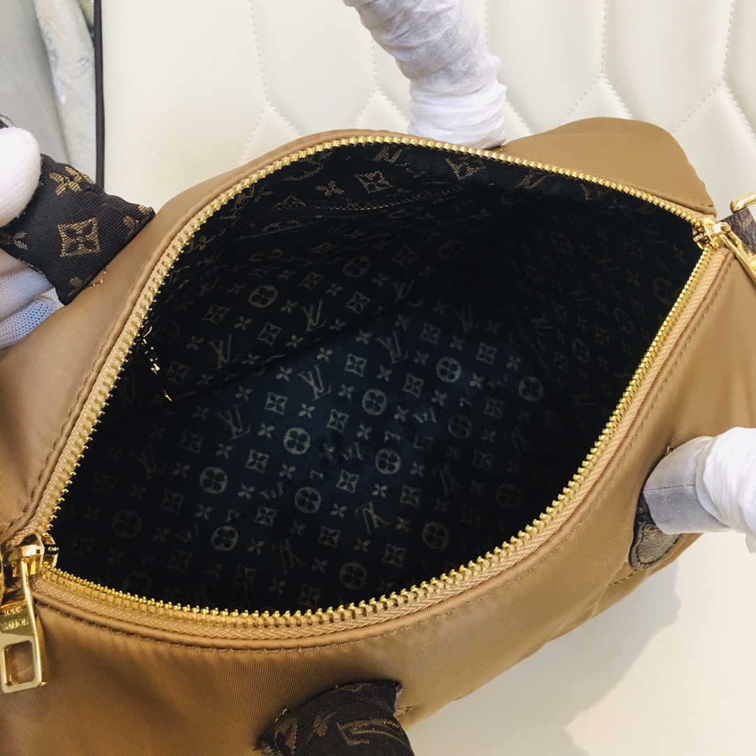 Replica Louis Vuitton Speedy Bandouliere 30 Handbag - Image 12