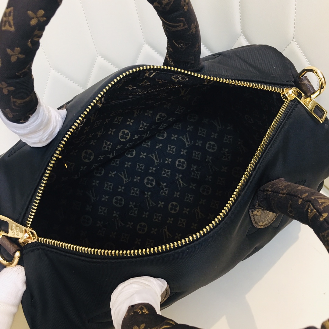 Replica Louis Vuitton Speedy Bandouliere 30 Handbag - Image 17