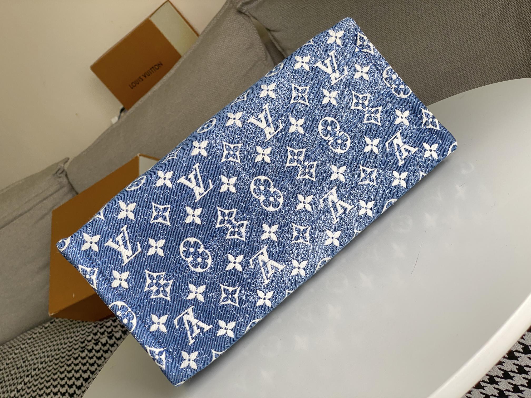 Replica Louis Vuitton Monogram Jacquard Onthego Mm Tote - Image 4