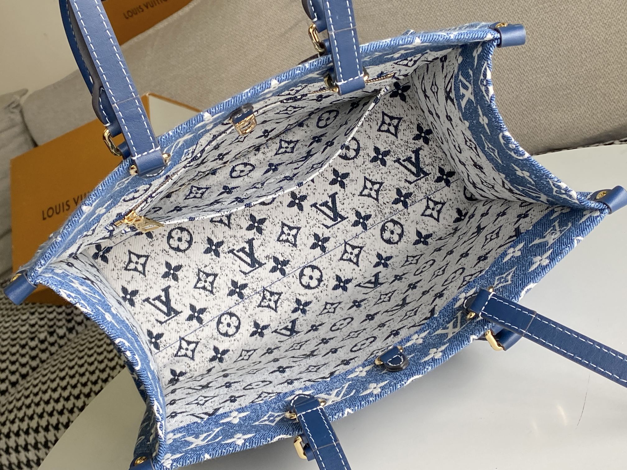 Replica Louis Vuitton Monogram Jacquard Onthego Mm Tote - Image 8