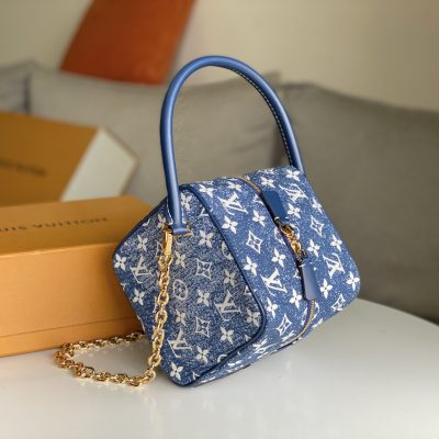Replica Louis Vuitton Square Bag