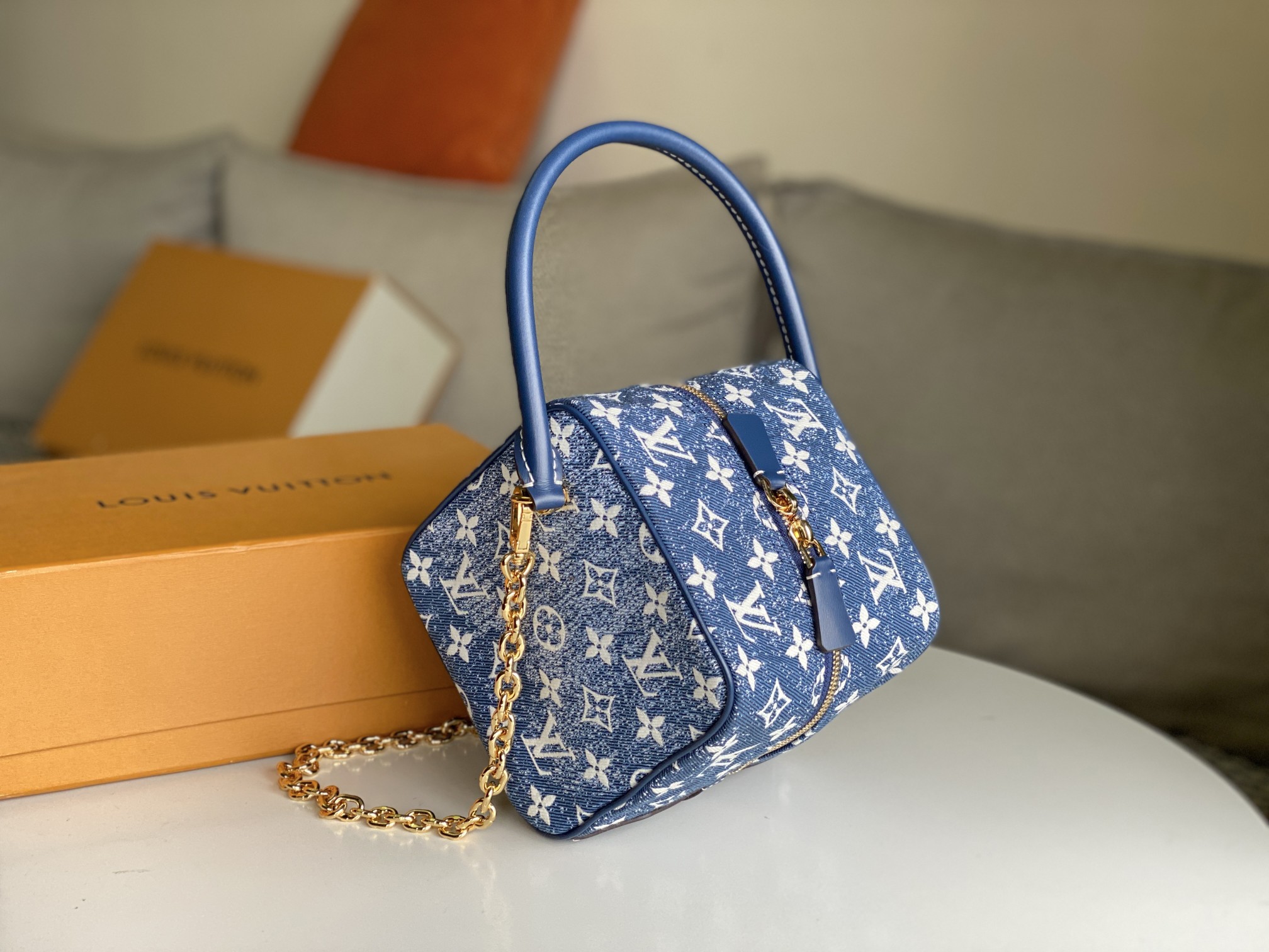 Replica Louis Vuitton Square Bag