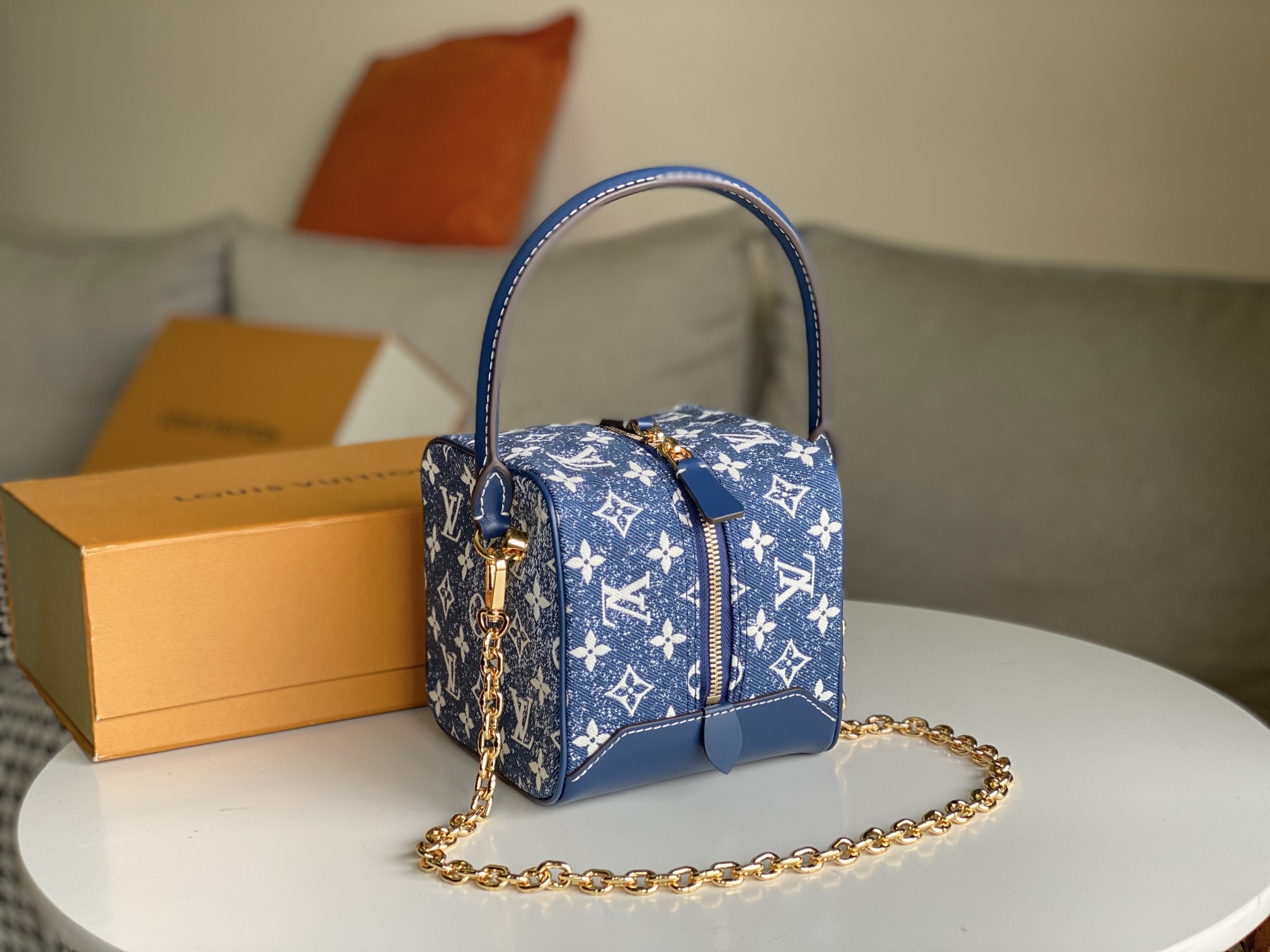 Replica Louis Vuitton Square Bag - Image 2