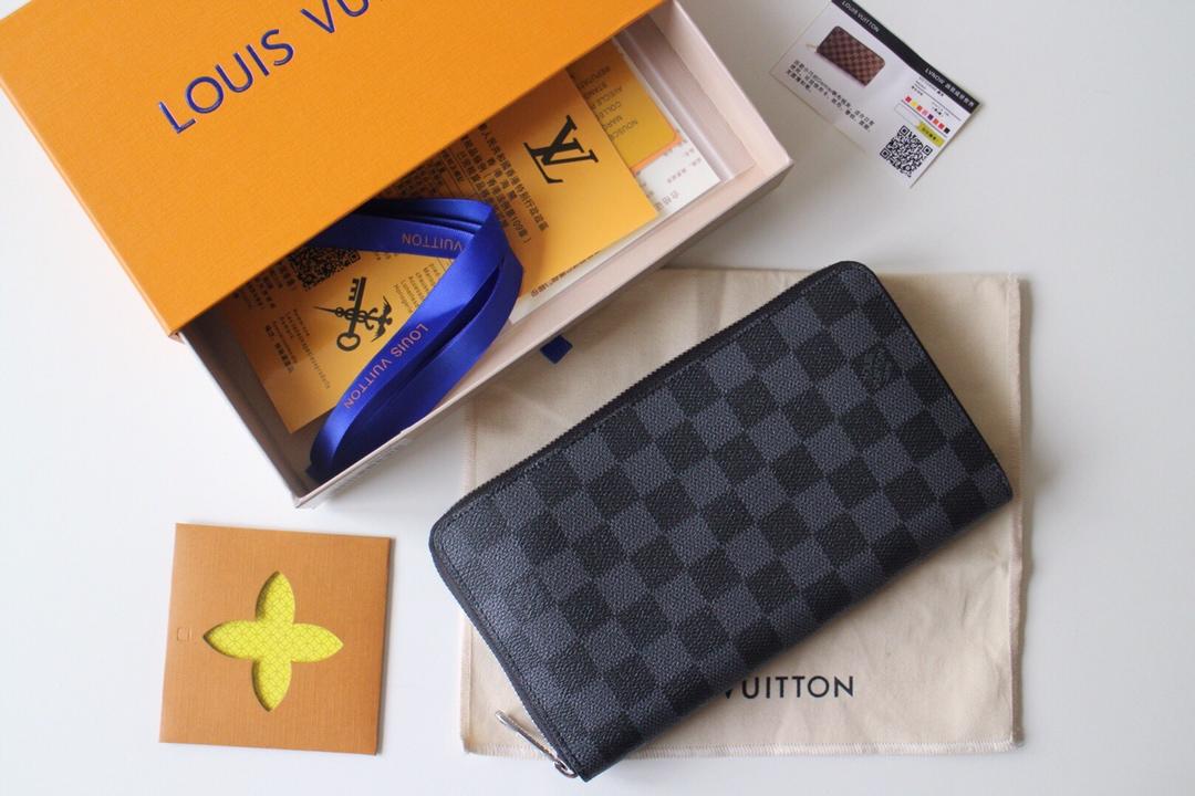Replica Louis Vuitton Men’S Zippy Organizer - Image 2
