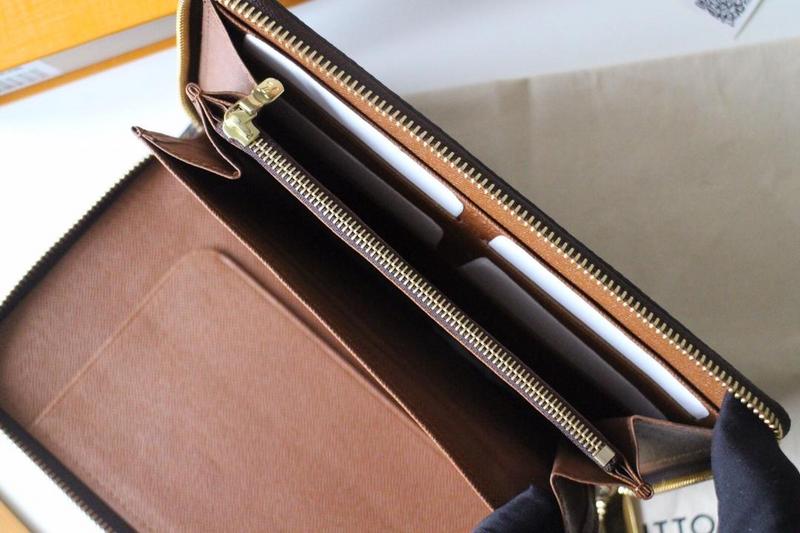 Replica Louis Vuitton Men’S Zippy Organizer - Image 5