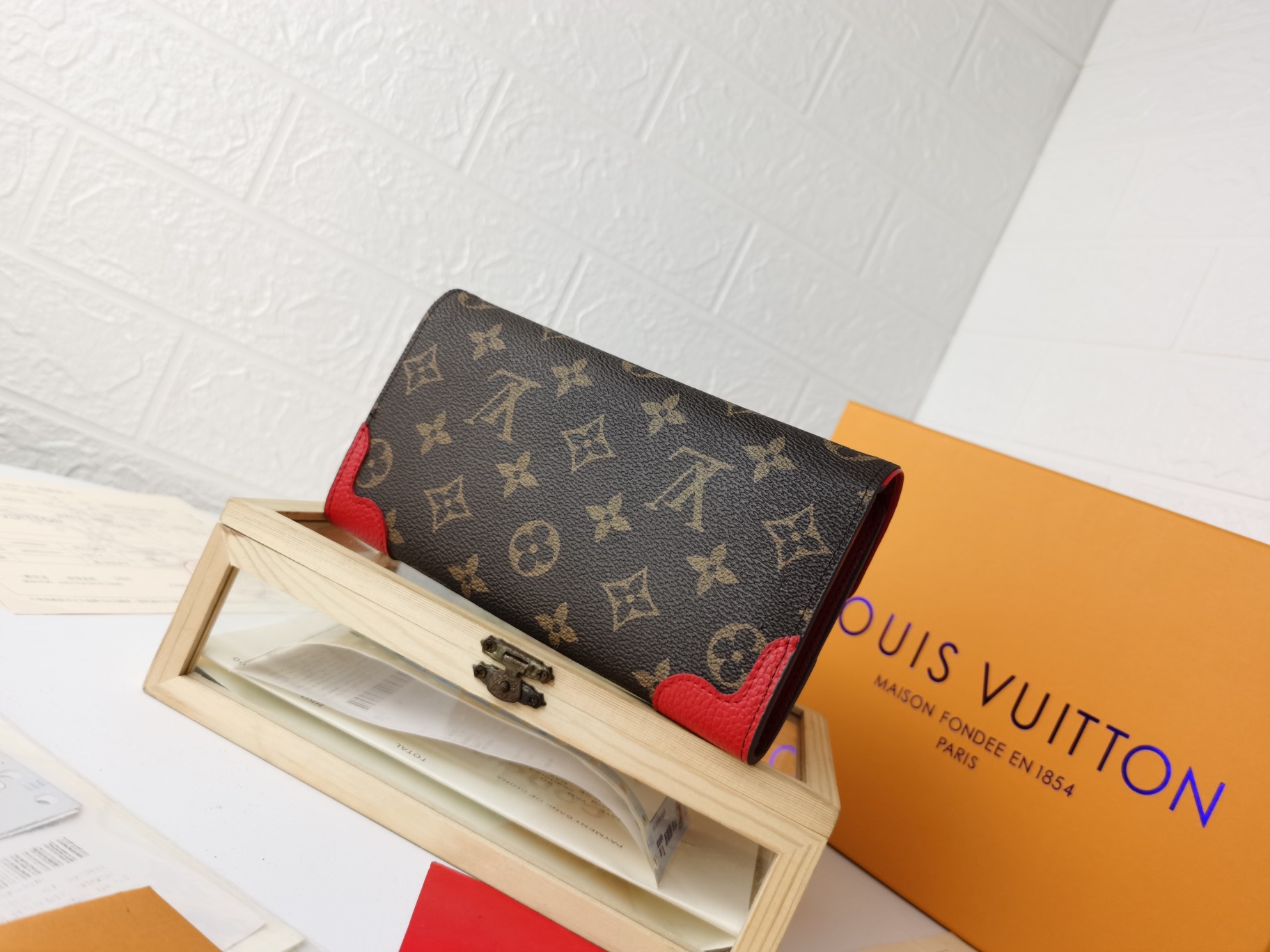 Replica Louis Vuitton Sarah Wallet Retiro Long Wallet - Image 4
