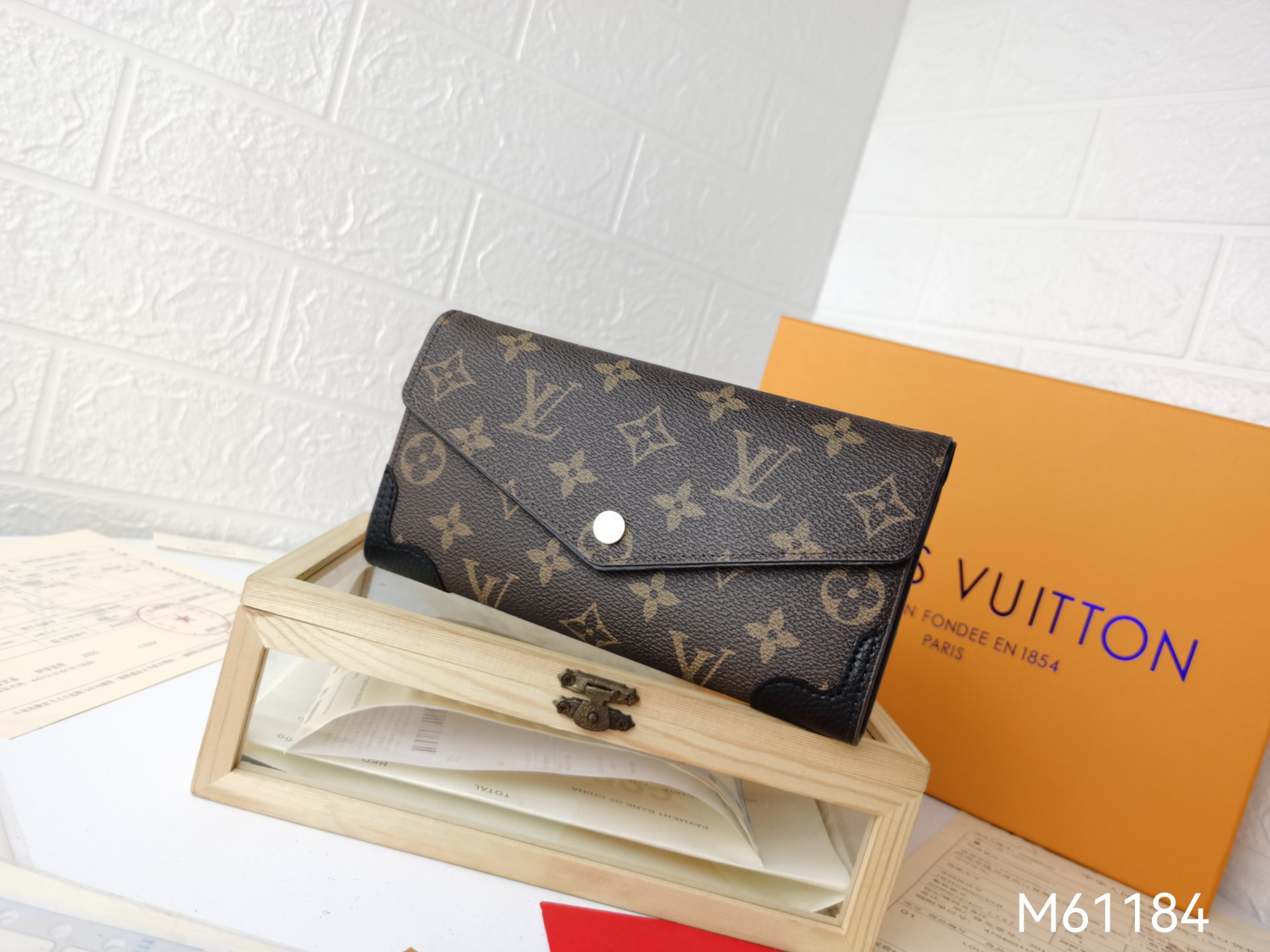 Replica Louis Vuitton Sarah Wallet Retiro Long Wallet - Image 7