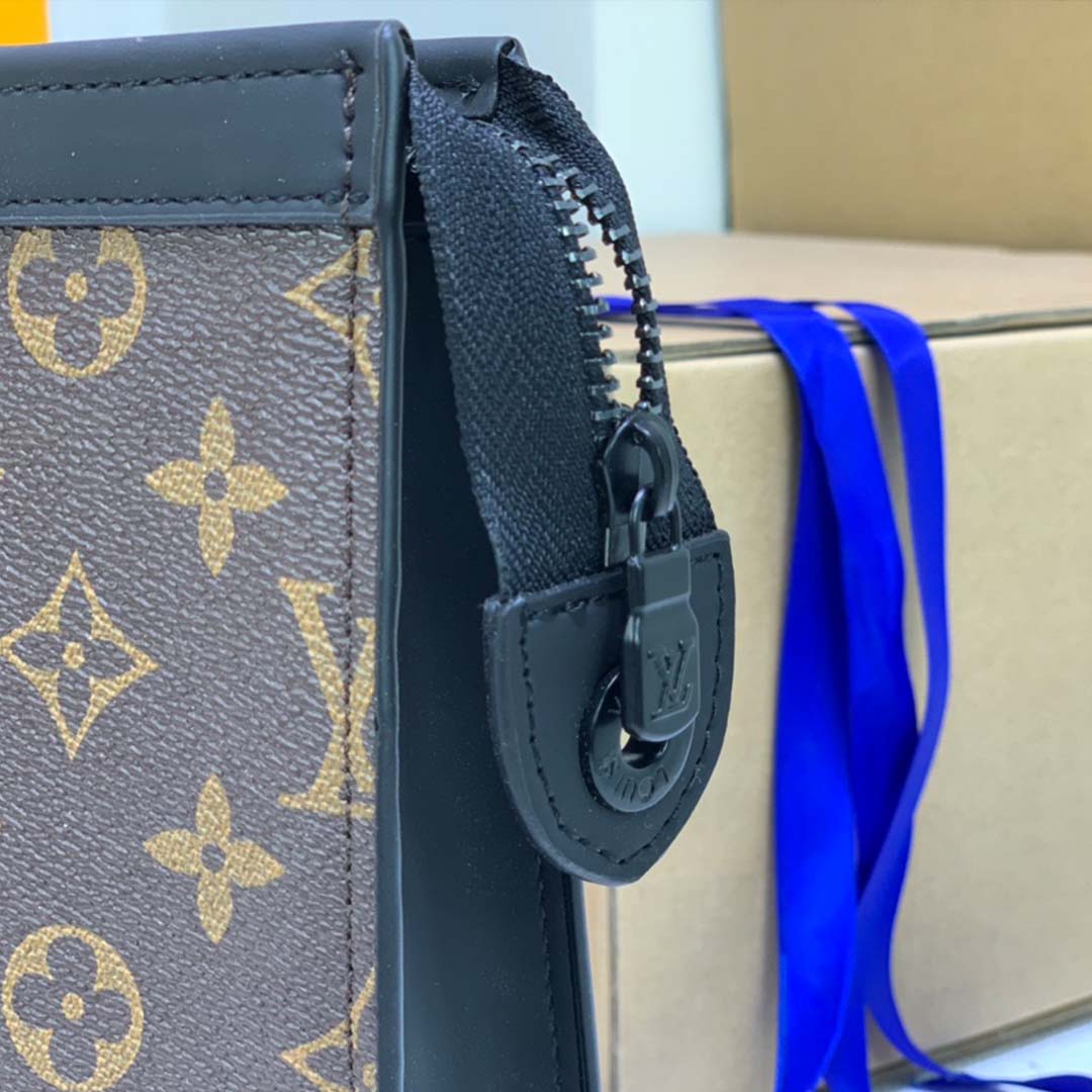Replica Louis Vuitton Rubber Collection-Toiletry Pouch 26 M66601 - Image 4