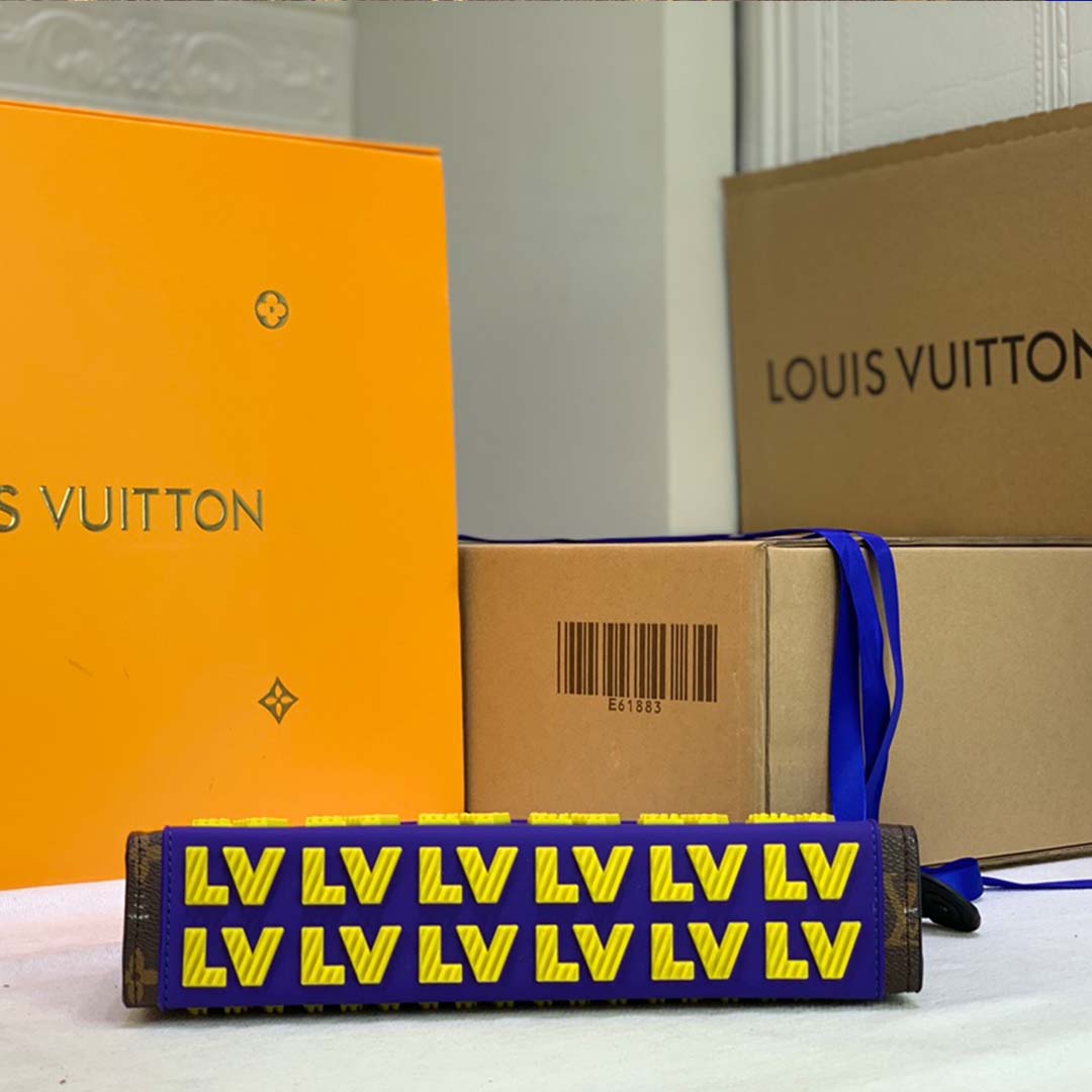 Replica Louis Vuitton Rubber Collection-Toiletry Pouch 26 M66601 - Image 5