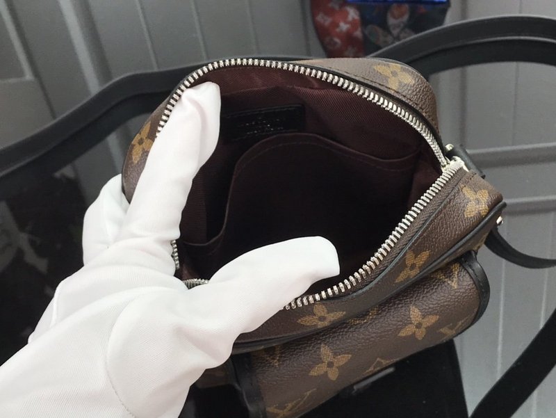 Replica Louis Vuitton Christopher Wearable Wallet M69404 - Image 2