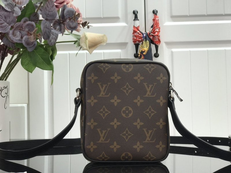 Replica Louis Vuitton Christopher Wearable Wallet M69404 - Image 5