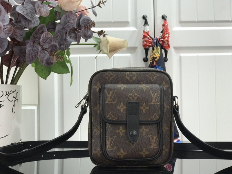 Replica Louis Vuitton Christopher Wearable Wallet M69404