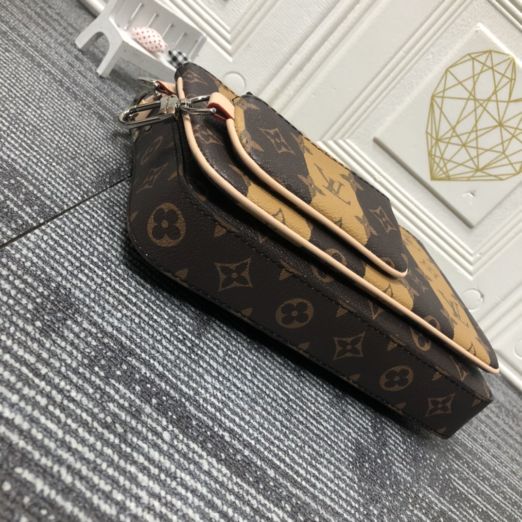 Replica Louis Vuitton 3In1 Pochette Trio Messenger M69443 - Image 6
