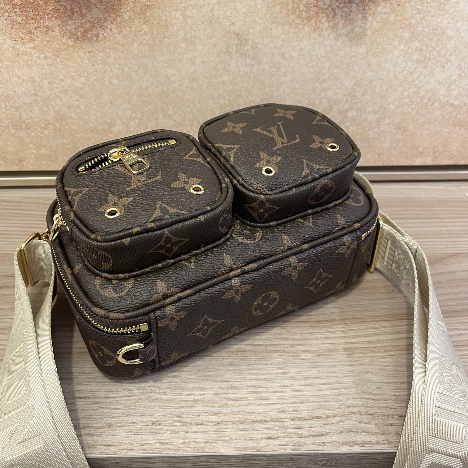 Replica Louis Vuitton The Sporty Utility Crossbody Bag - Image 4