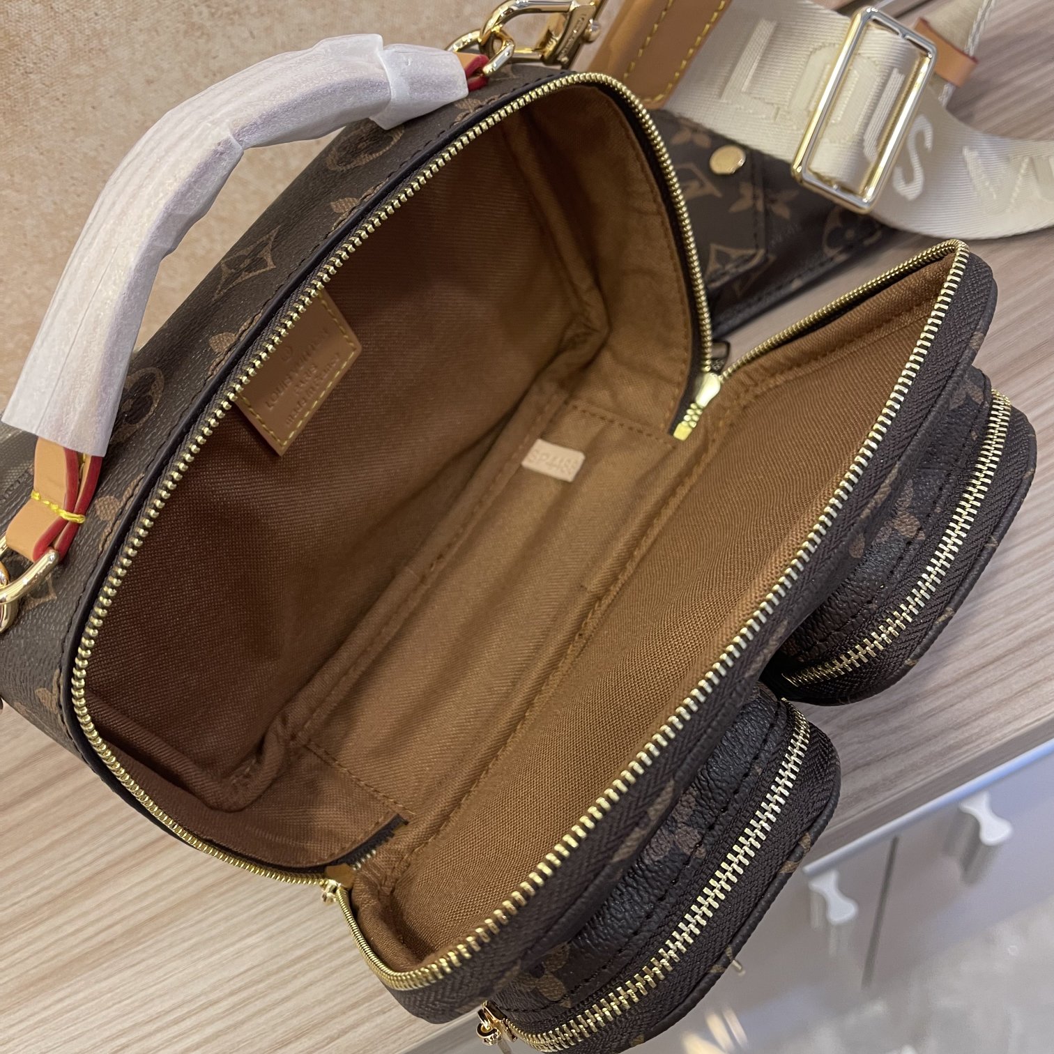 Replica Louis Vuitton The Sporty Utility Crossbody Bag - Image 5