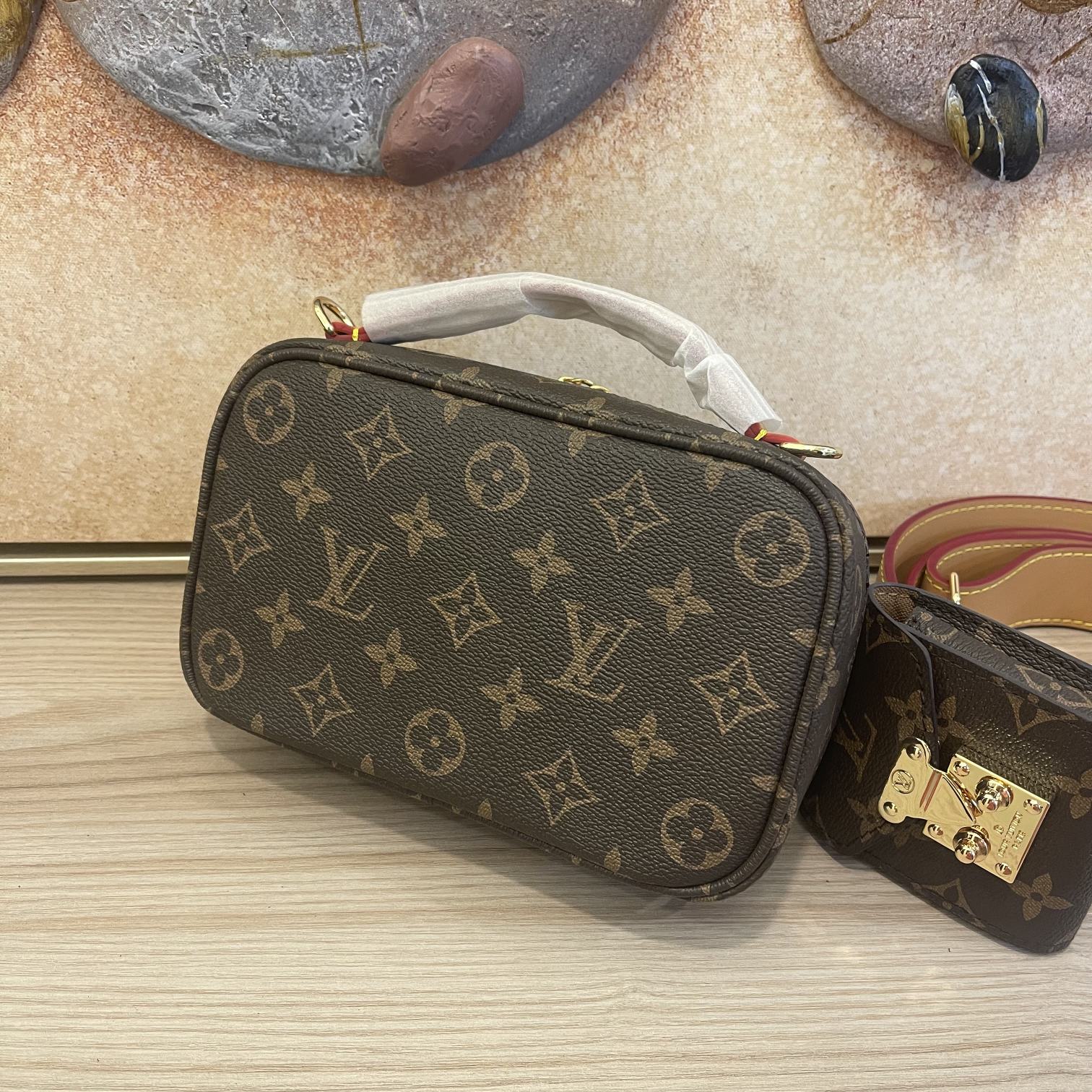 Replica Louis Vuitton Sporty Utility Crossbody Bag- Leather Strap - Image 3