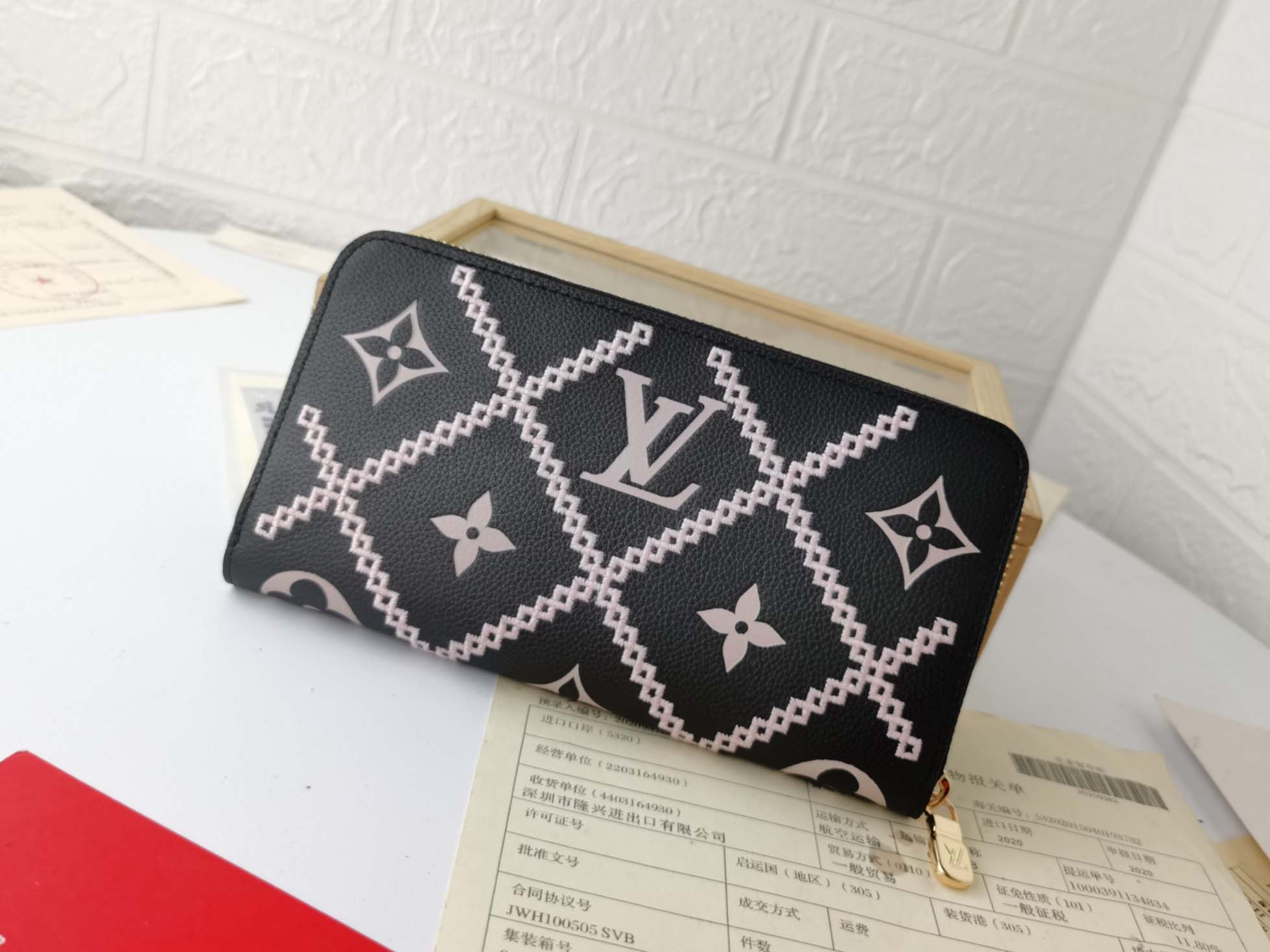 Replica Louis Vuitton Monogram Empreinte Broderies Zippy Wallet M81141 - Image 2