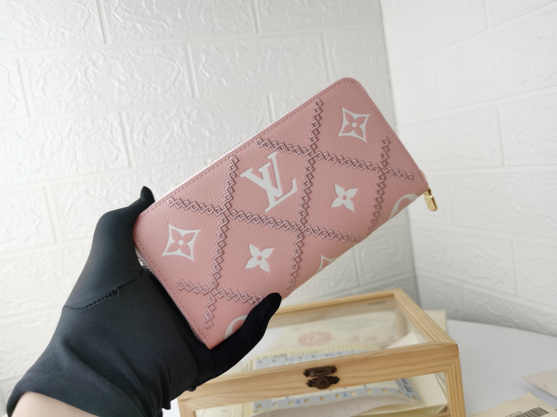 Replica Louis Vuitton Monogram Empreinte Broderies Zippy Wallet M81141 - Image 15