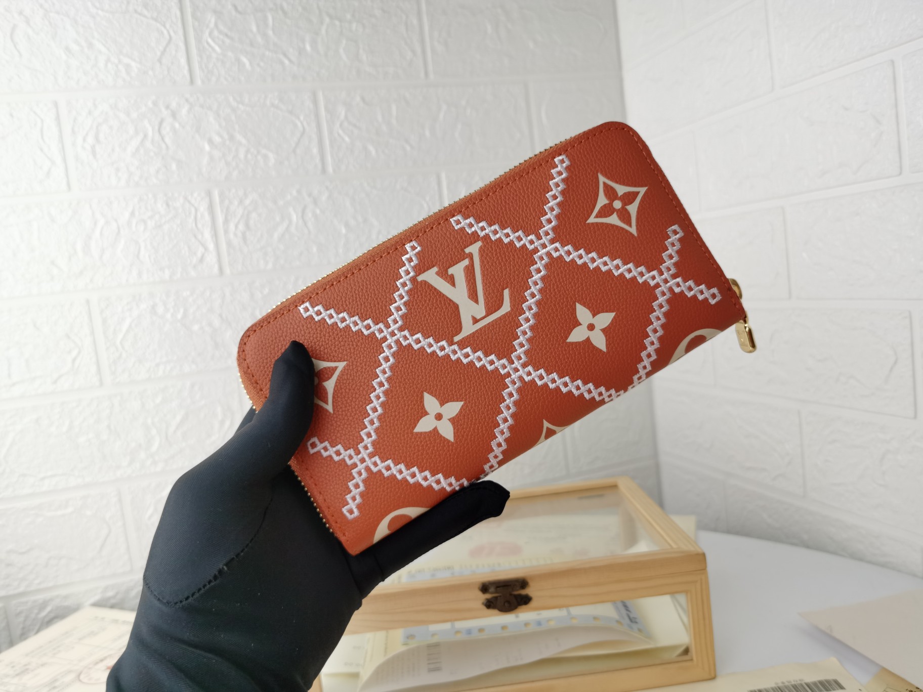 Replica Louis Vuitton Monogram Empreinte Broderies Zippy Wallet M81141 - Image 20